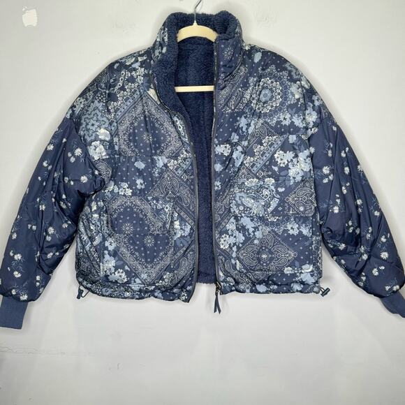 American Eagle AE Bandana Print Reversible Chill Puffer Oversized fit Paisley - Picture 2 of 12